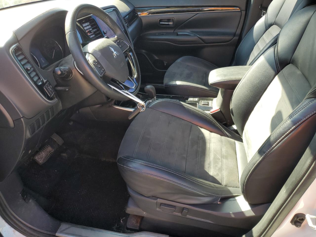2019 Mitsubishi Outlander - Image 7