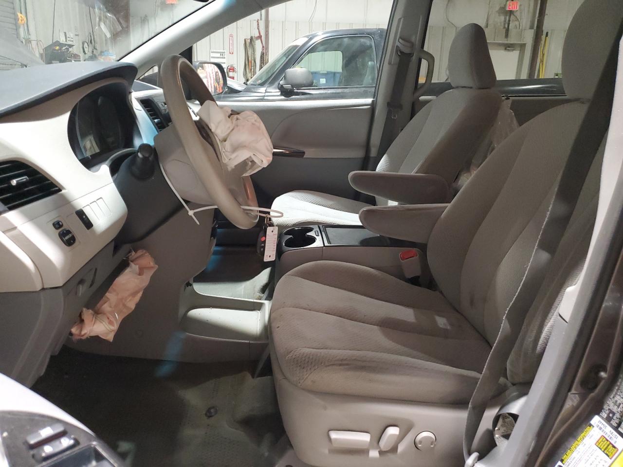 2014 Toyota Sienna - Image 7