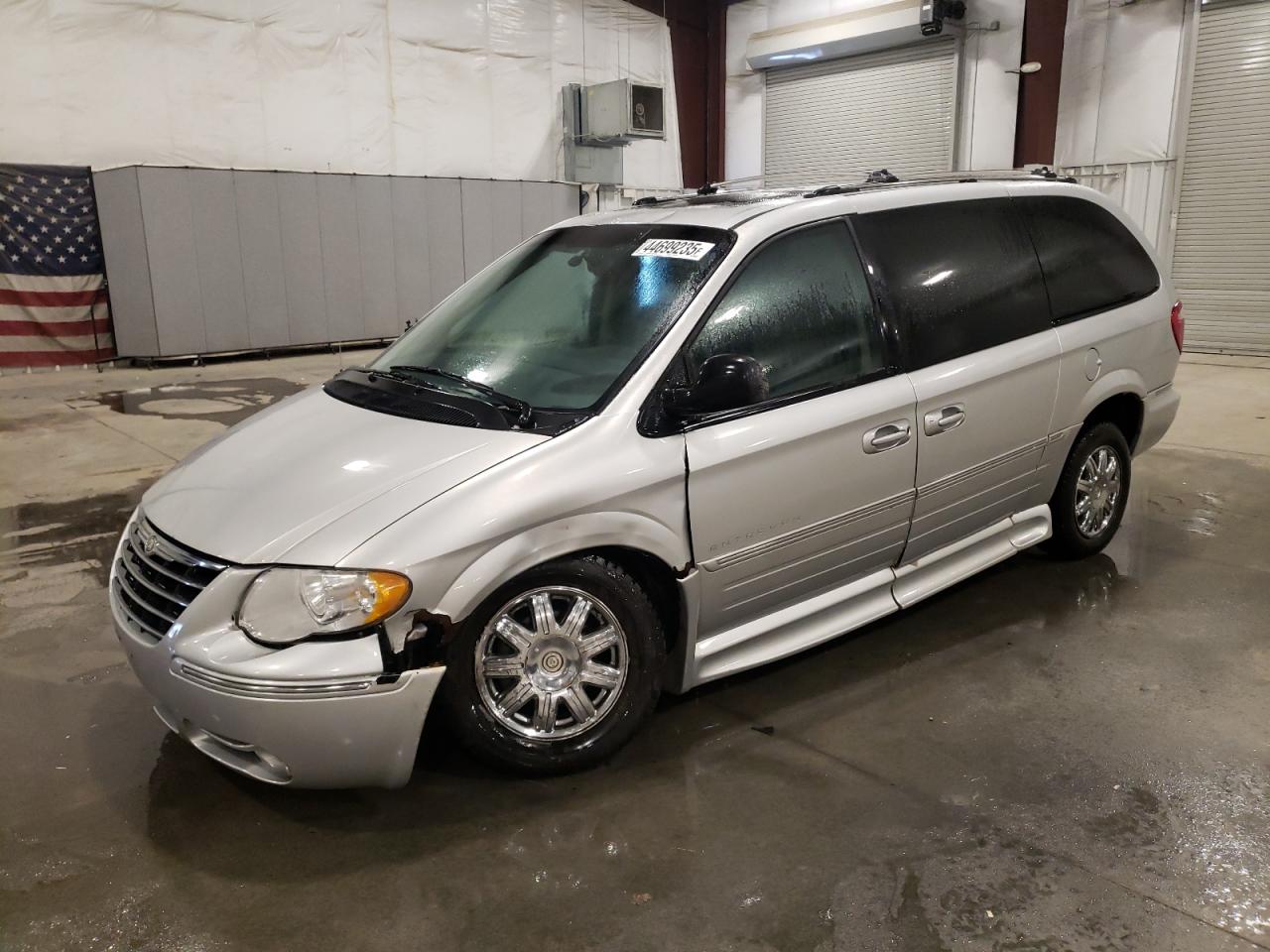 2005 Chrysler Town & Country - Image 1