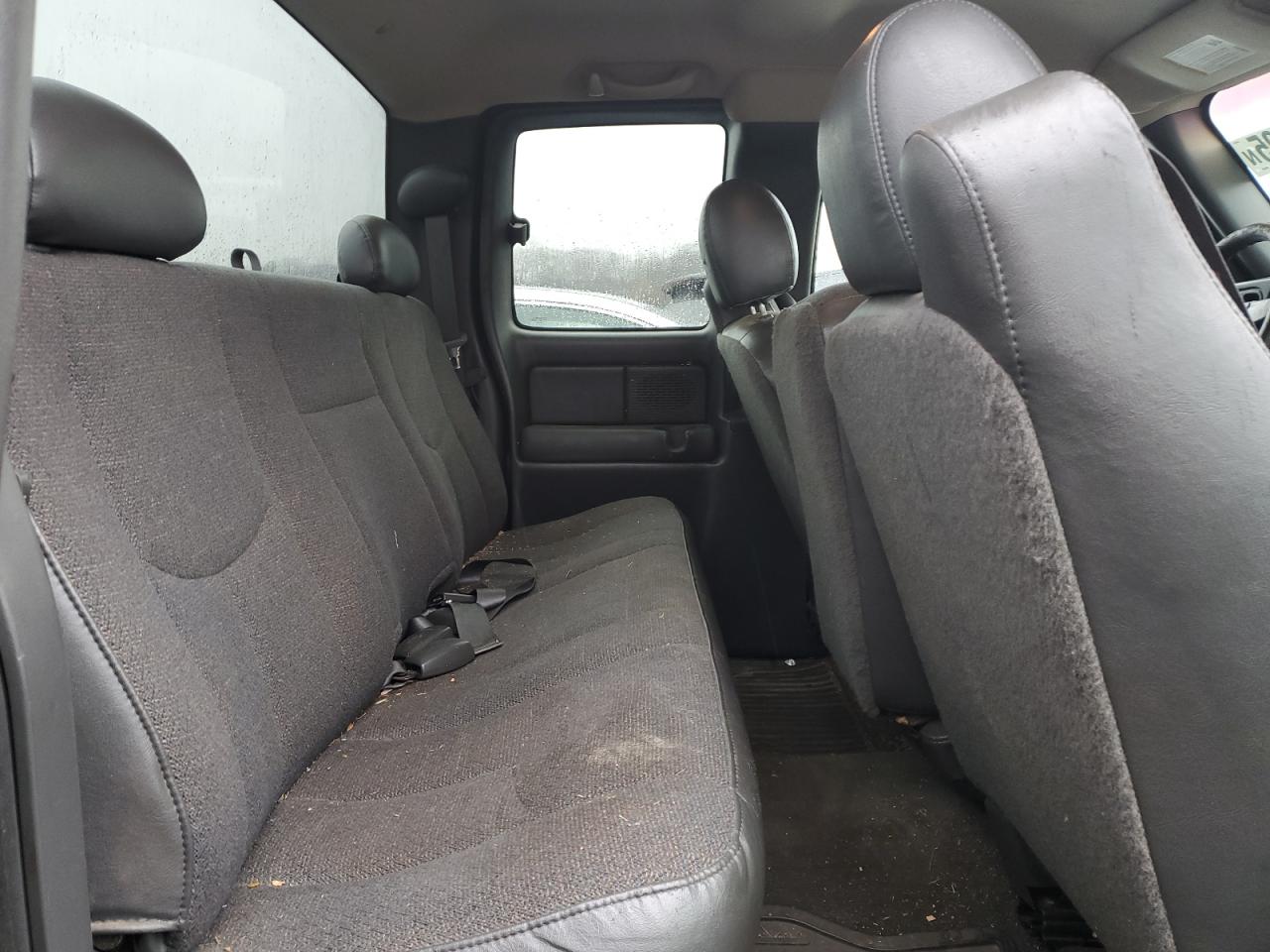 2003 Chevrolet Silverado - Image 10