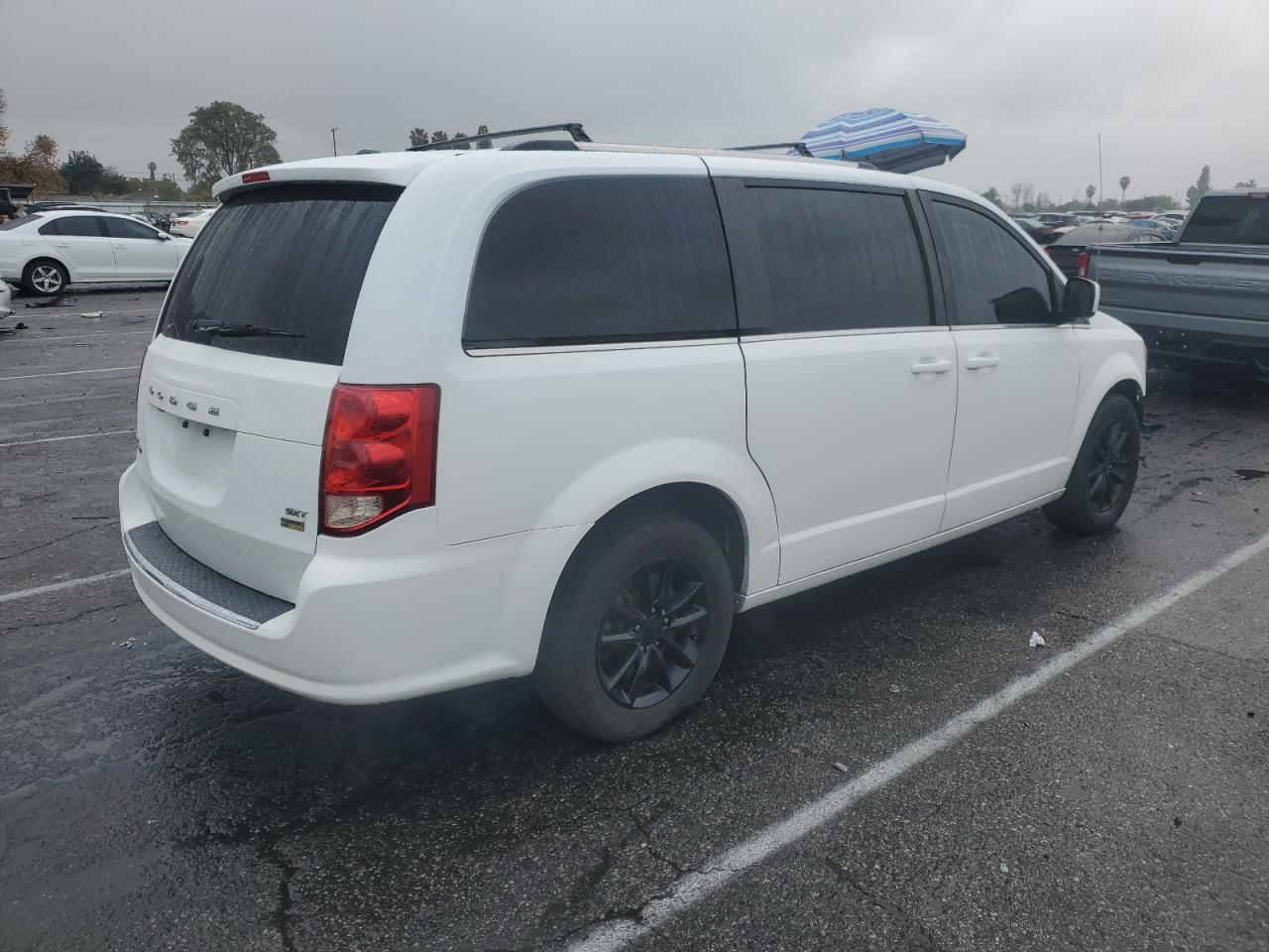 2019 Dodge Caravan - Image 3