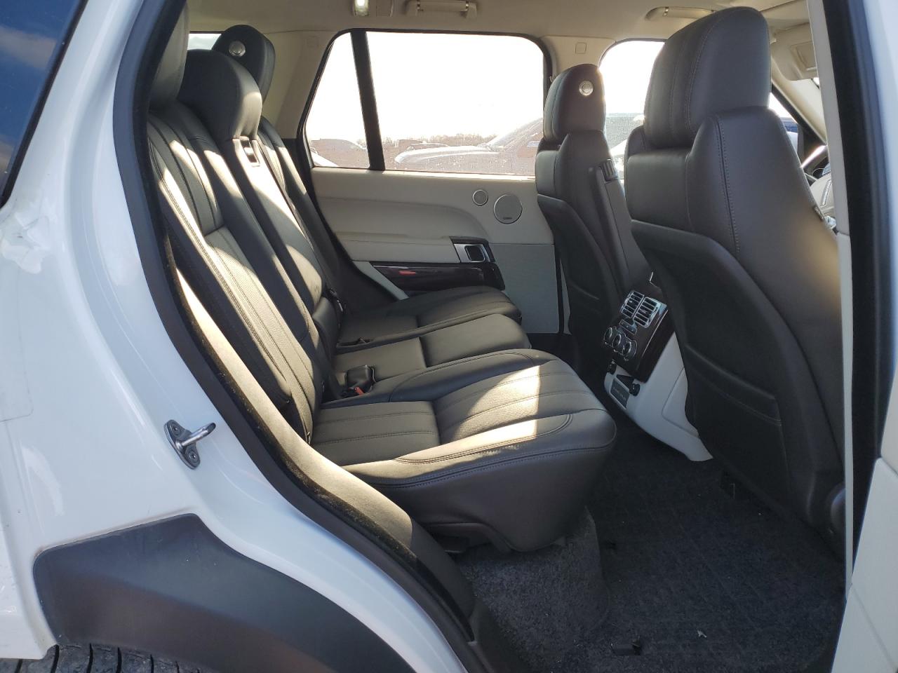 2017 Land Rover Range Rover - Image 11