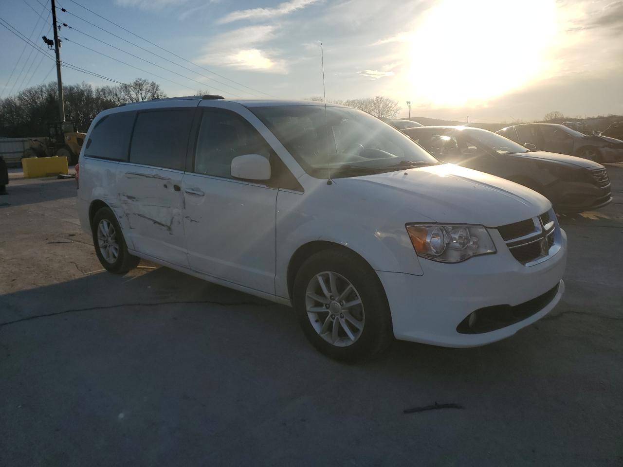 2019 Dodge Caravan - Image 4