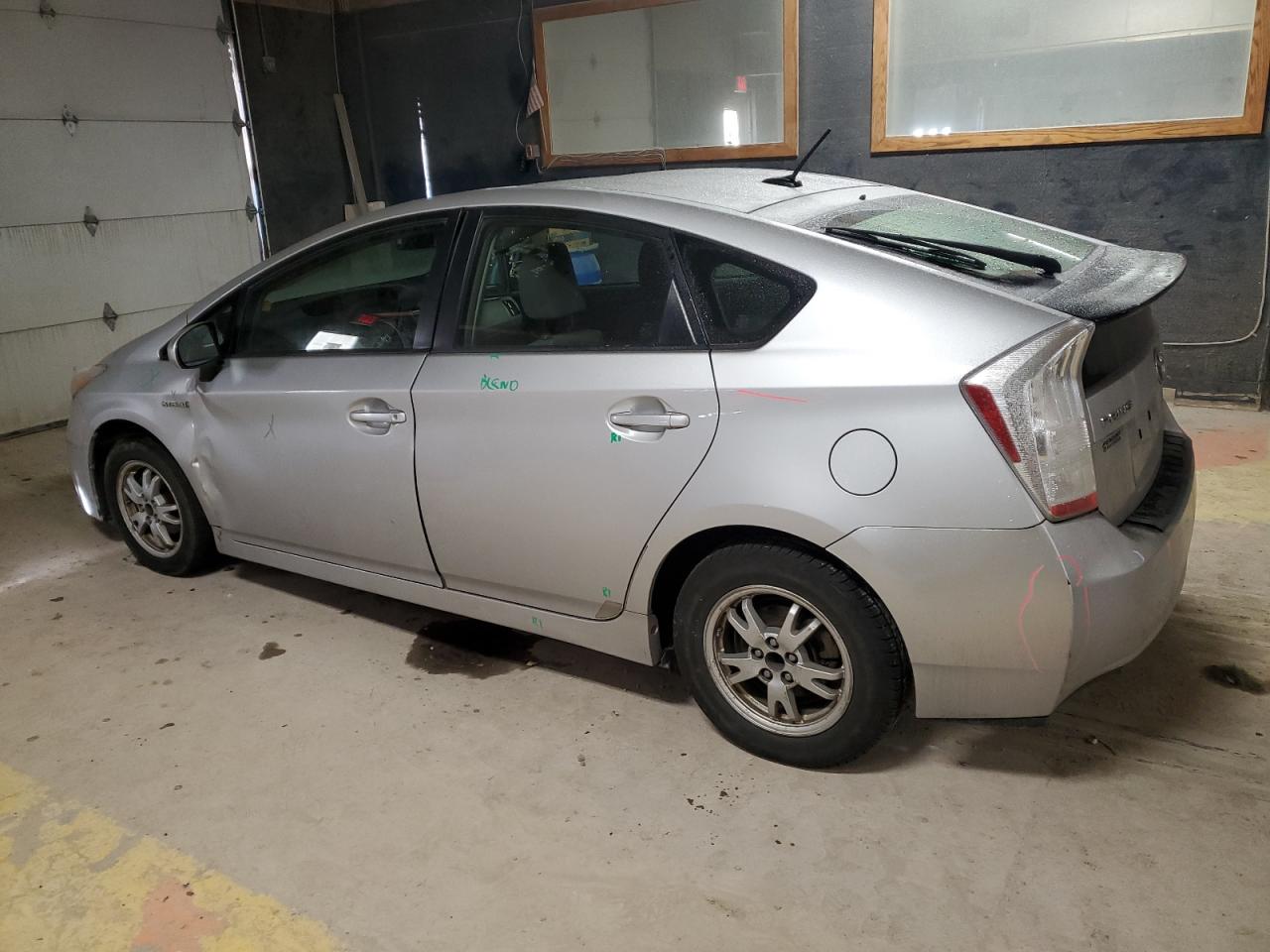 2010 Toyota Prius - Image 2