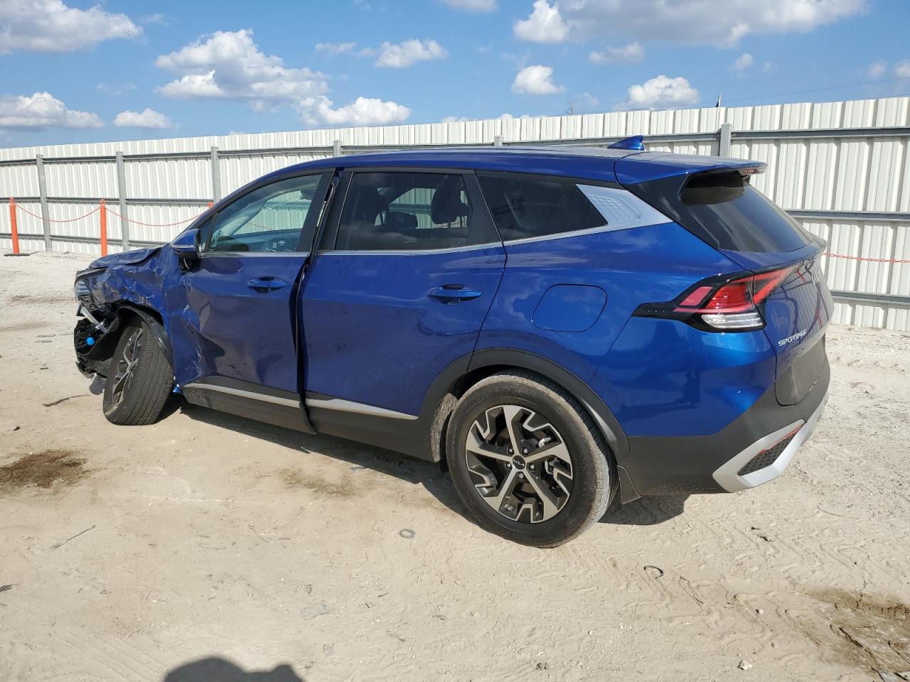 2024 Kia Sportage - Image 2