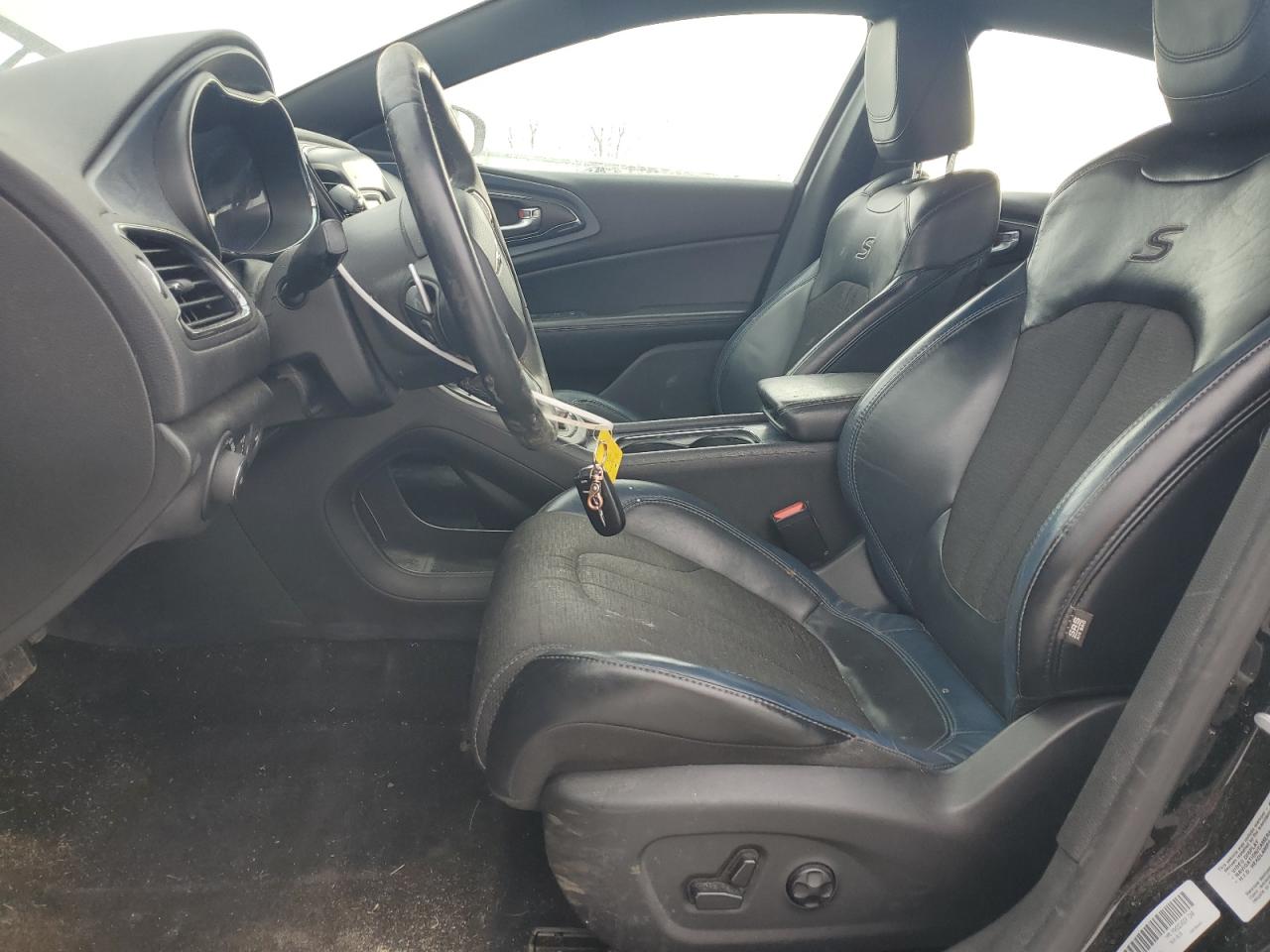 2015 Chrysler 200 - Image 7