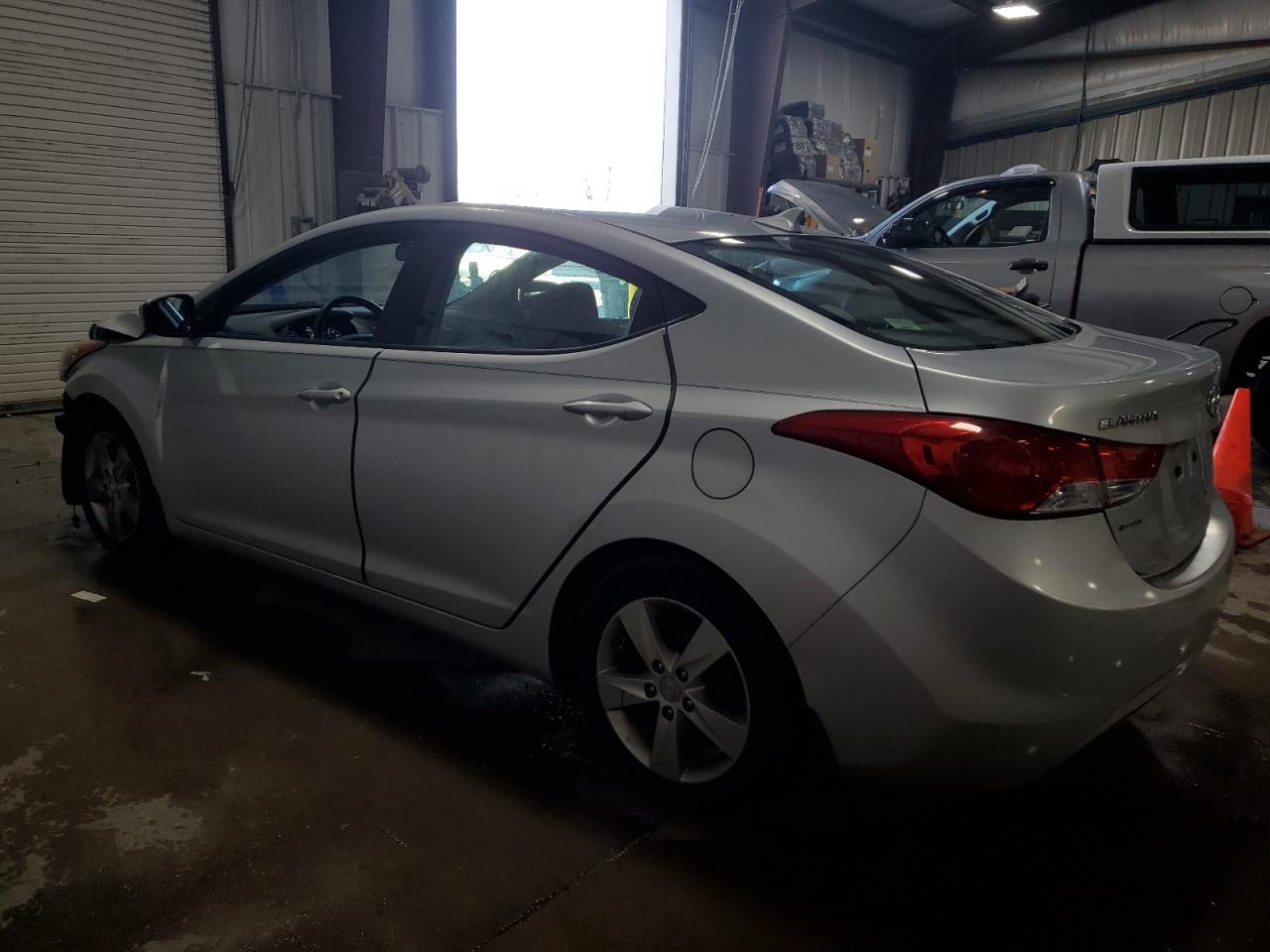 2013 Hyundai Elantra - Image 2