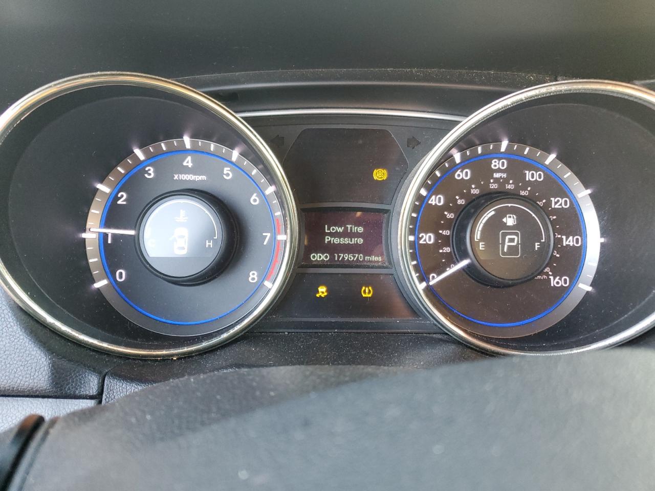 2011 Hyundai Sonata - Image 9