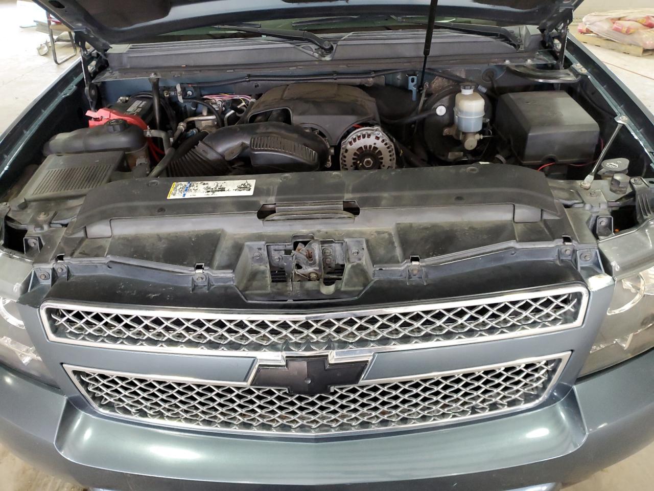 2009 Chevrolet Suburban - Image 12