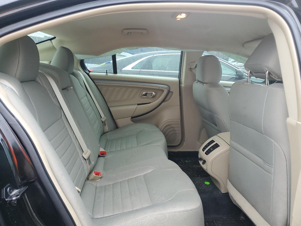 2013 Ford Taurus - Image 10