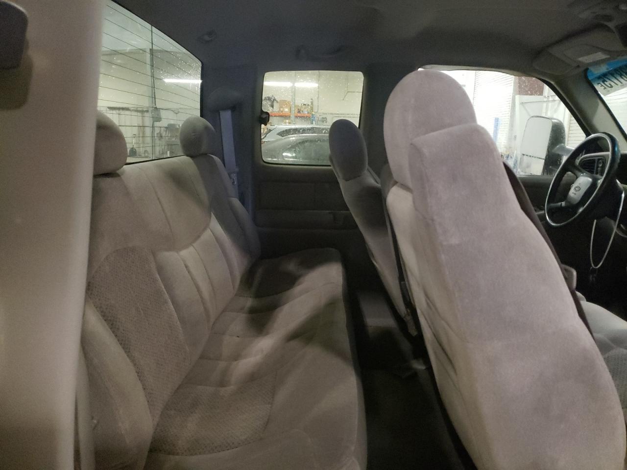 2000 Chevrolet Silverado - Image 10