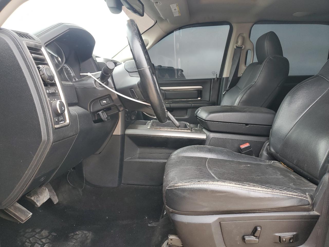 2015 RAM 1500 - Image 7