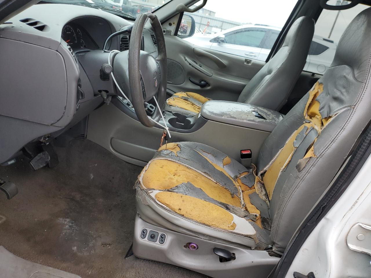 2002 Ford Expedition - Image 7