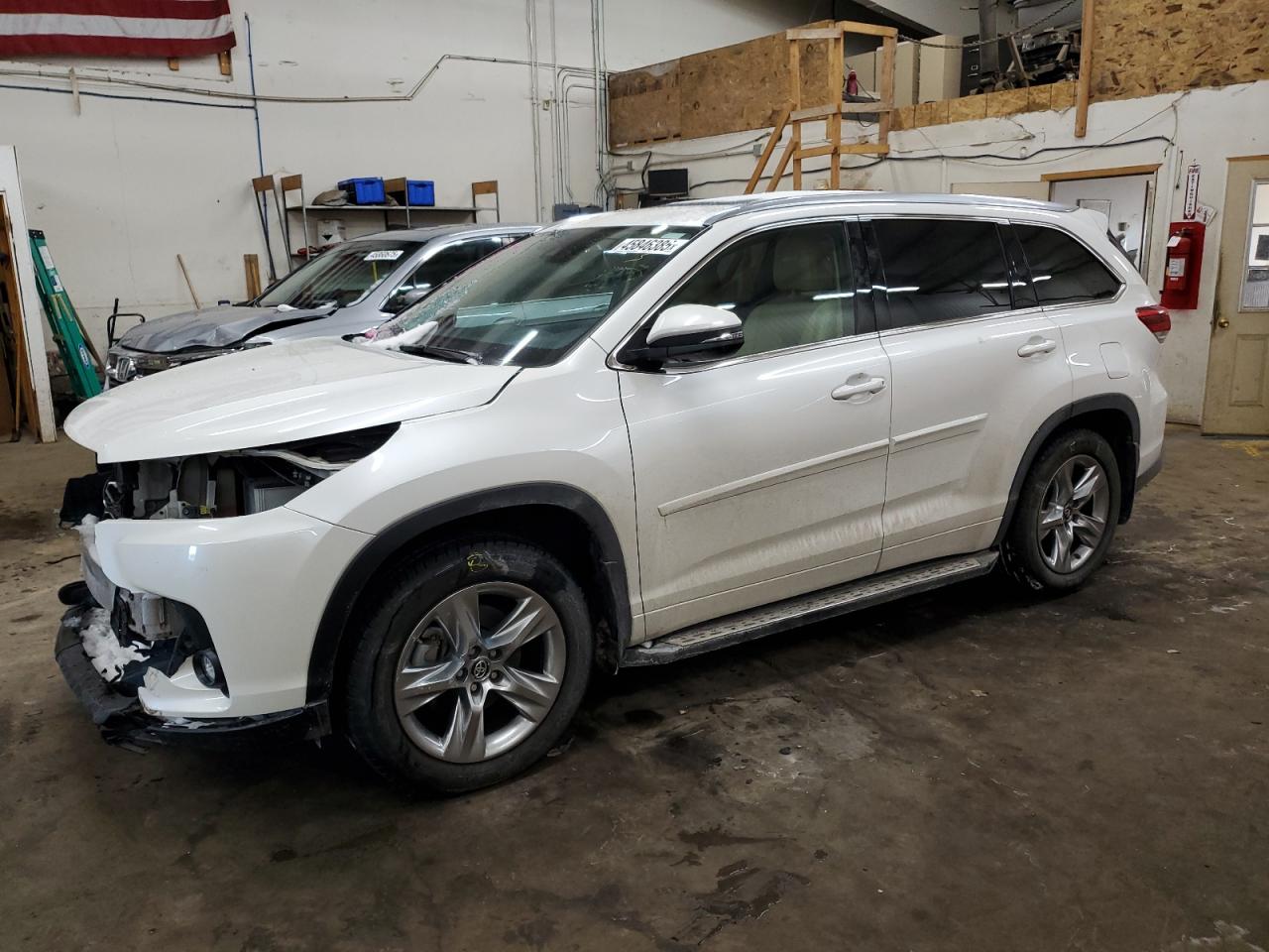 2019 Toyota Highlander - Image 1