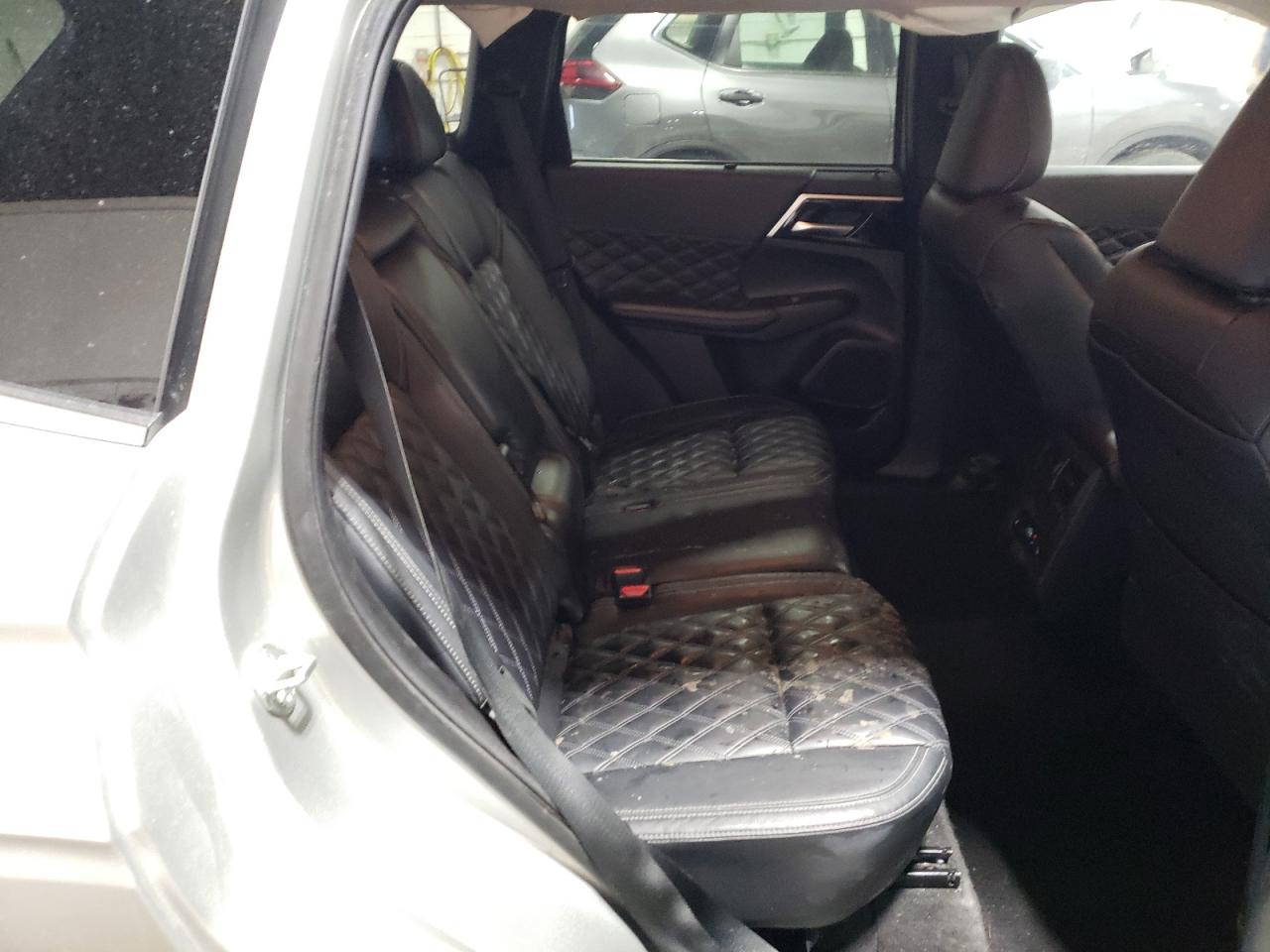 2024 Mitsubishi Outlander - Image 11