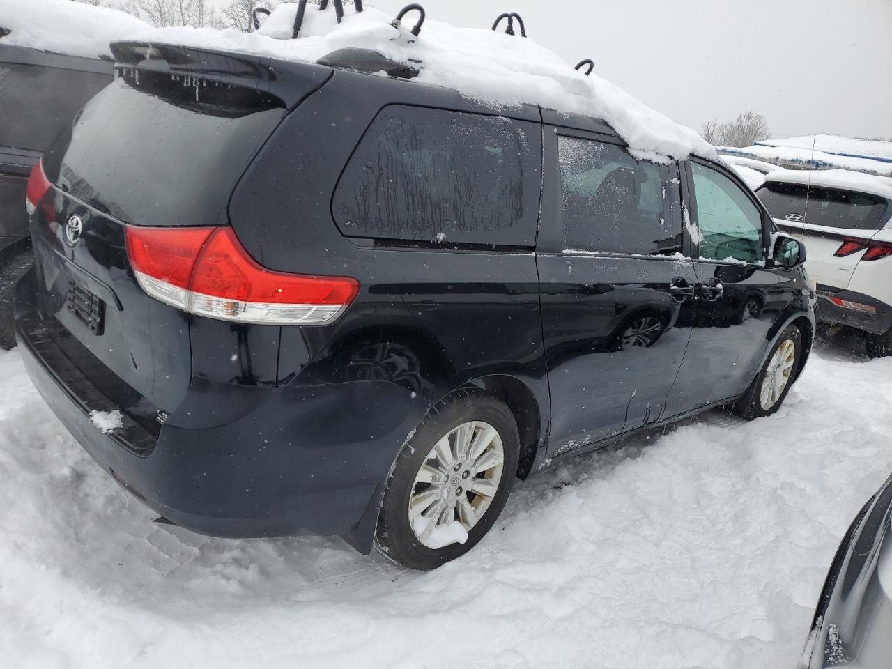 2012 Toyota Sienna - Image 3