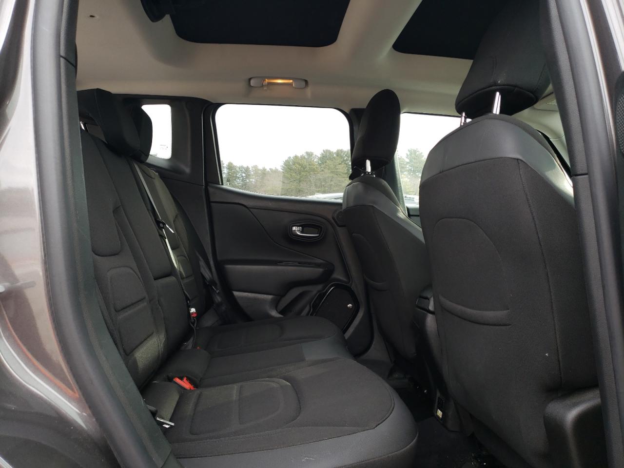 2016 Jeep Renegade - Image 11