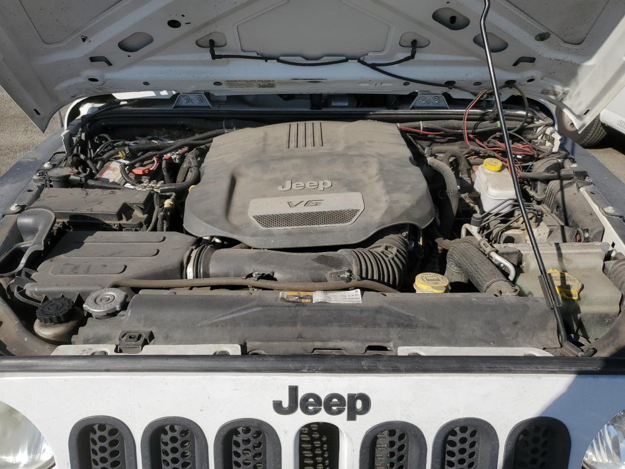 2014 Jeep Wrangler - Image 12