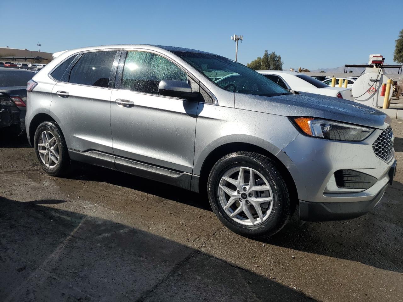 2023 Ford Edge - Image 4