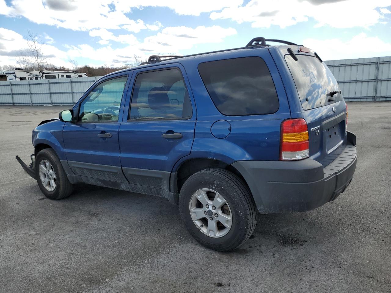 2007 Ford Escape - Image 2