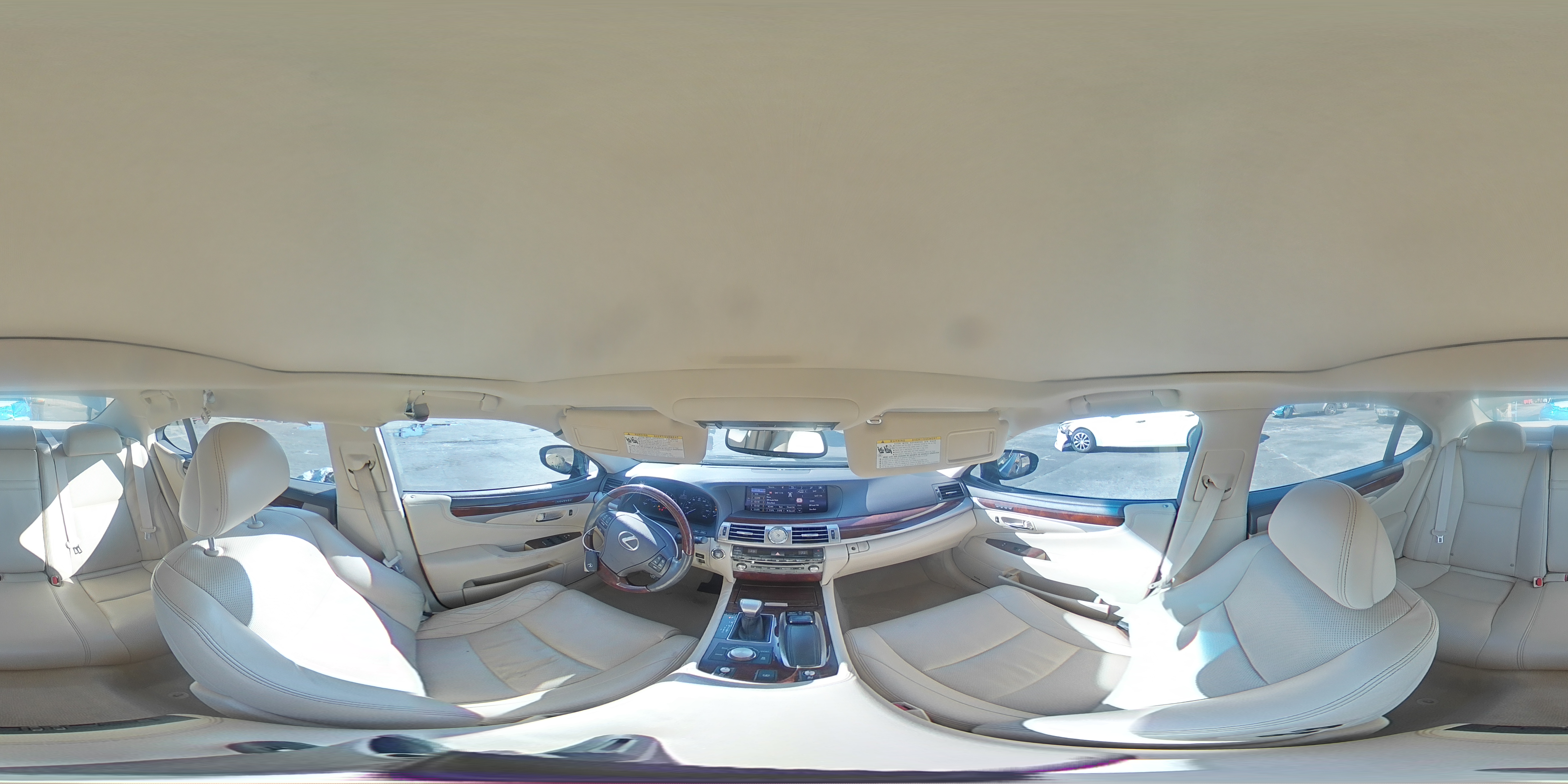 2015 Lexus LS - Image 12
