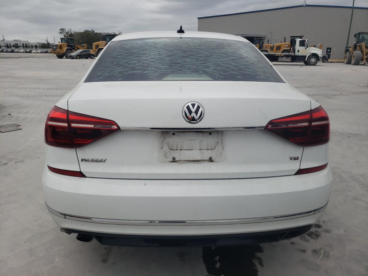 2017 Volkswagen Passat - Image 6