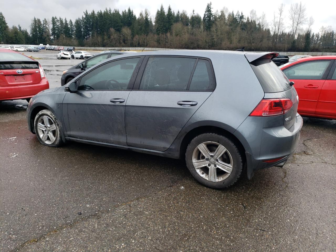 2017 Volkswagen Golf - Image 2