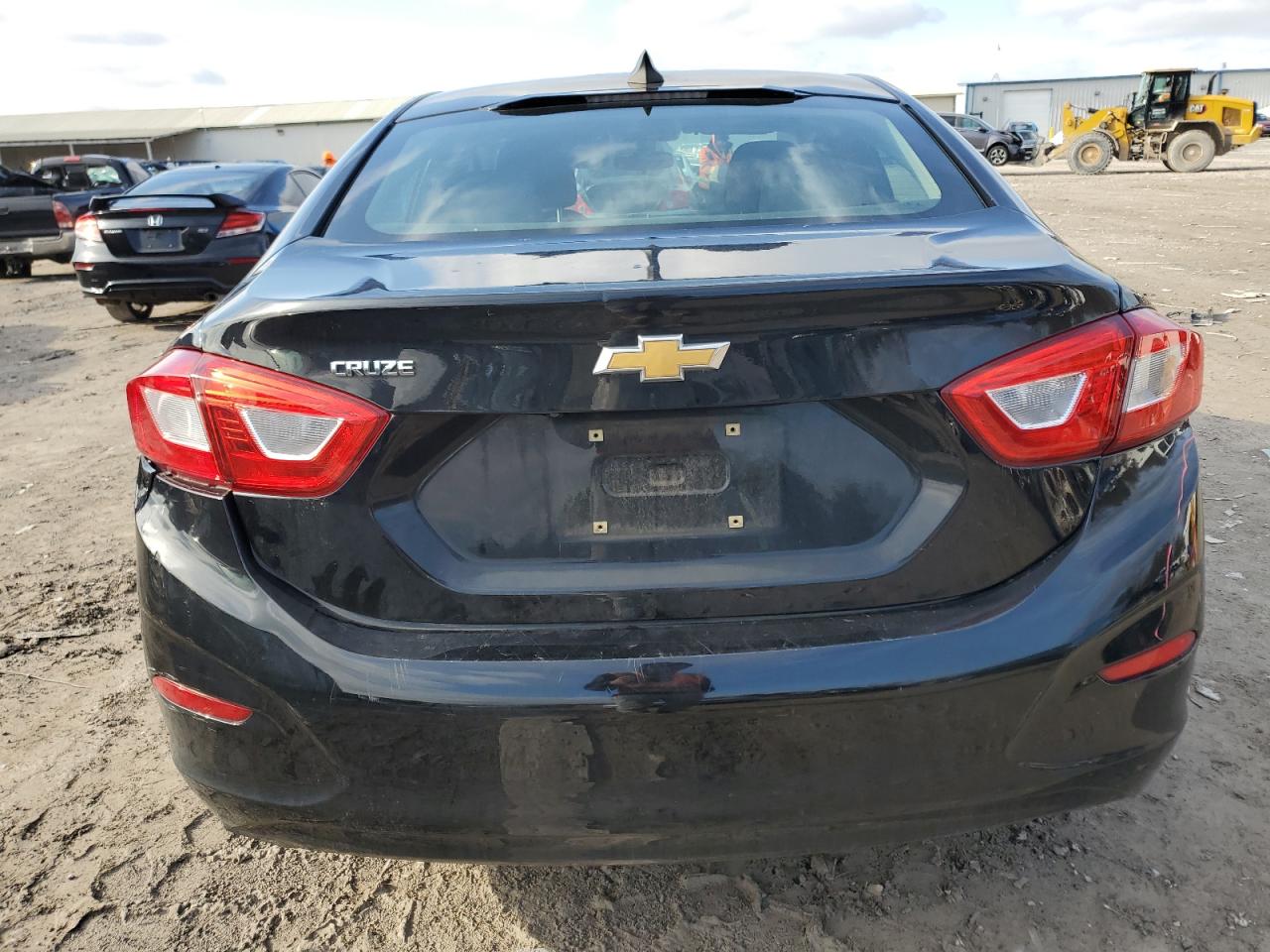 2018 Chevrolet Cruze - Image 6