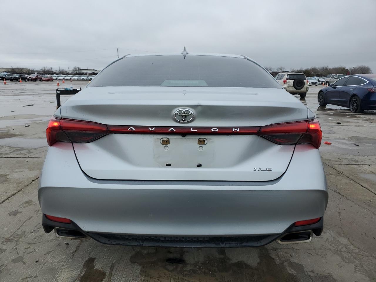 2019 Toyota Avalon - Image 6