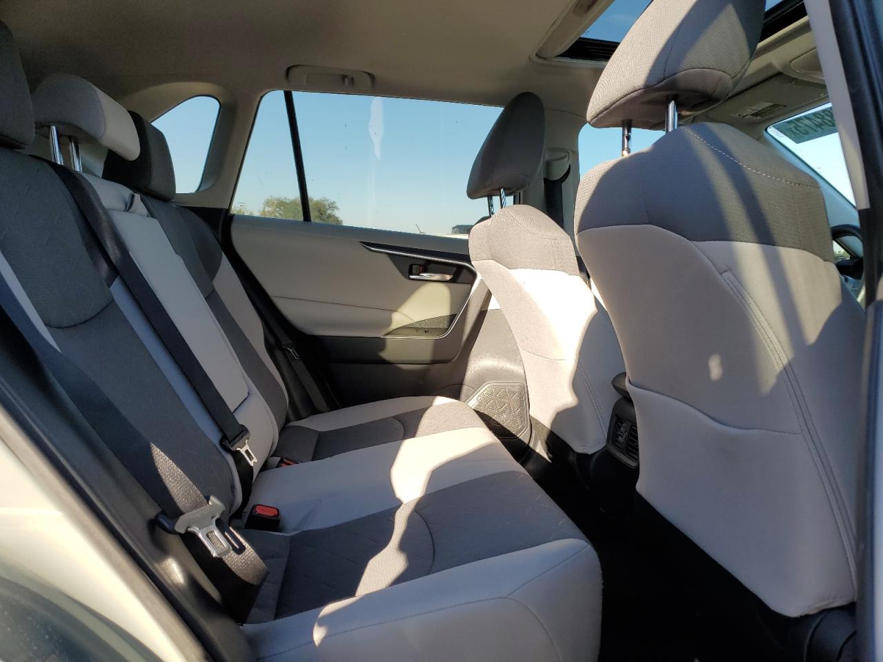 2019 Toyota RAV 4 - Image 11