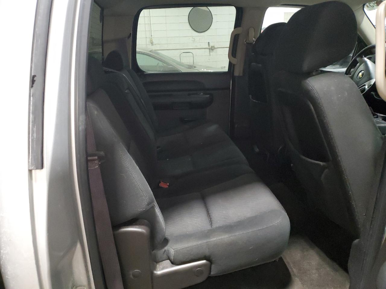 2012 Chevrolet Silverado - Image 10