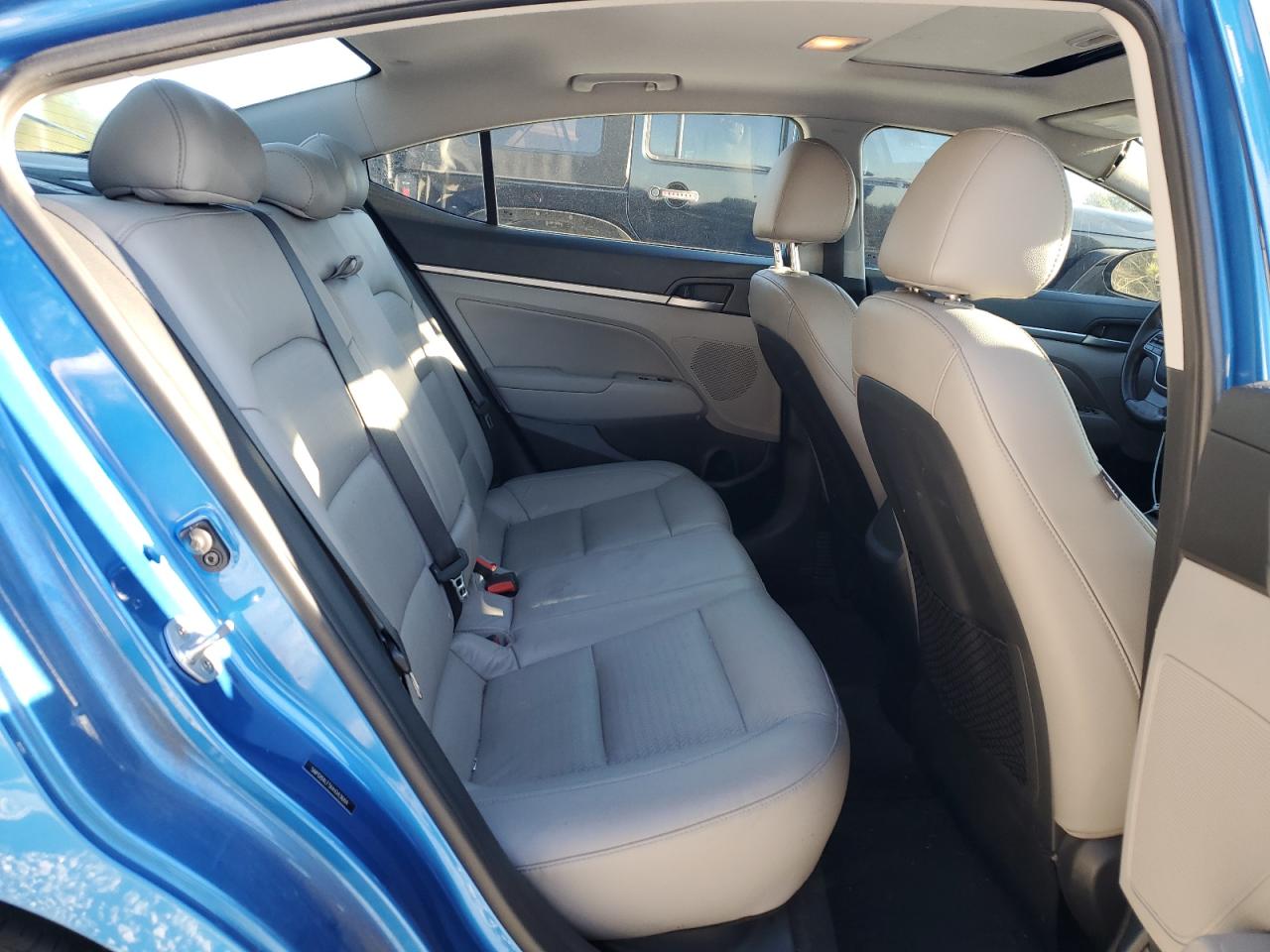 2017 Hyundai Elantra - Image 10