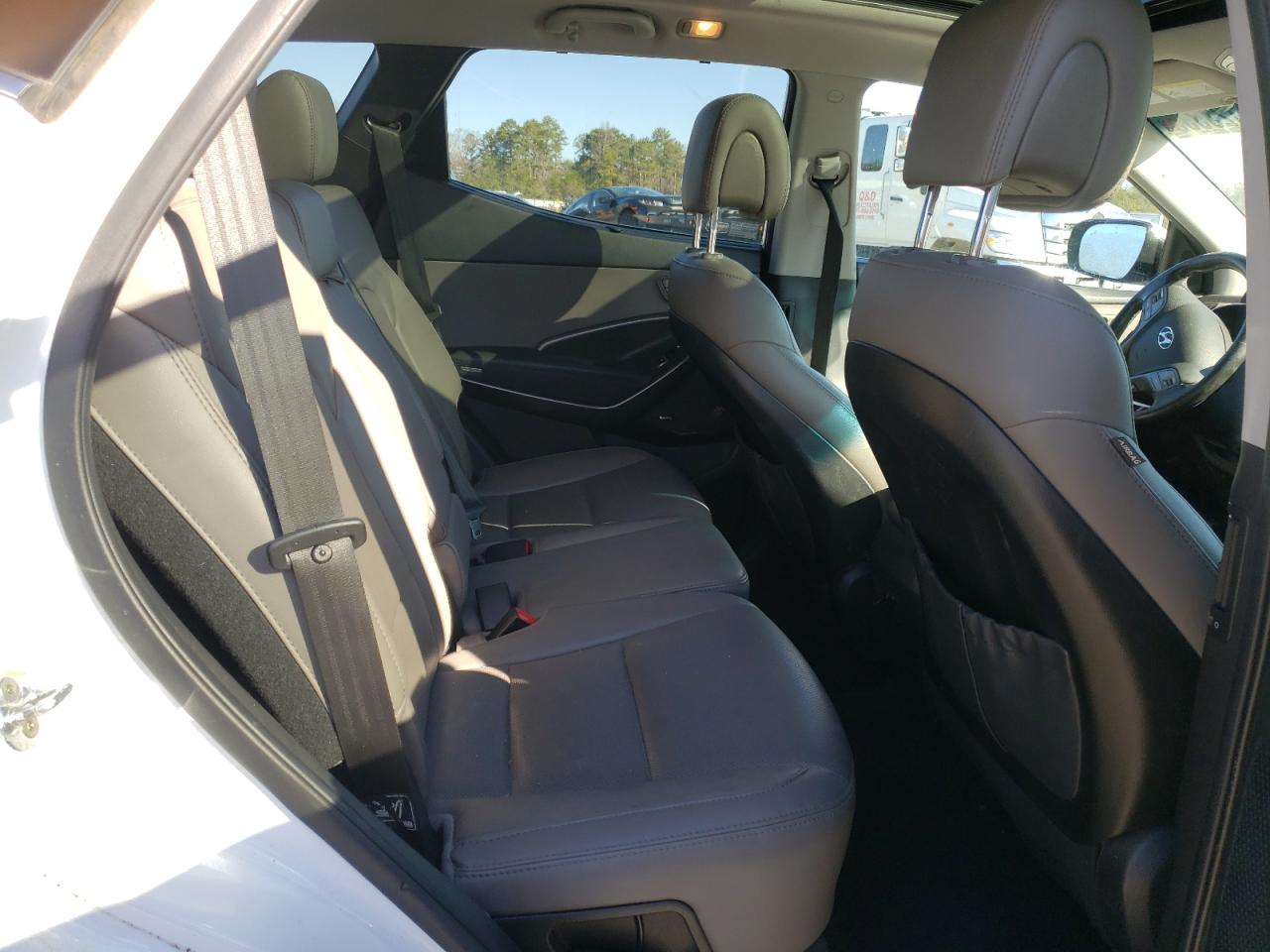 2017 Hyundai Santa Fe - Image 11
