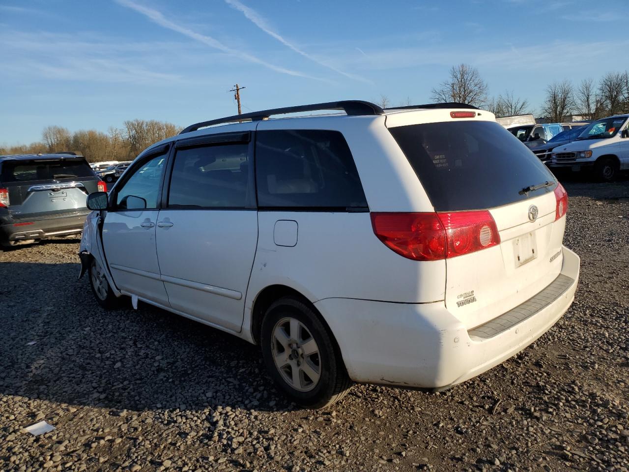 2008 Toyota Sienna - Image 2