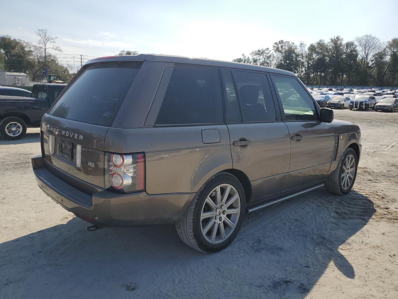 2010 Land Rover Range Rover - Image 3
