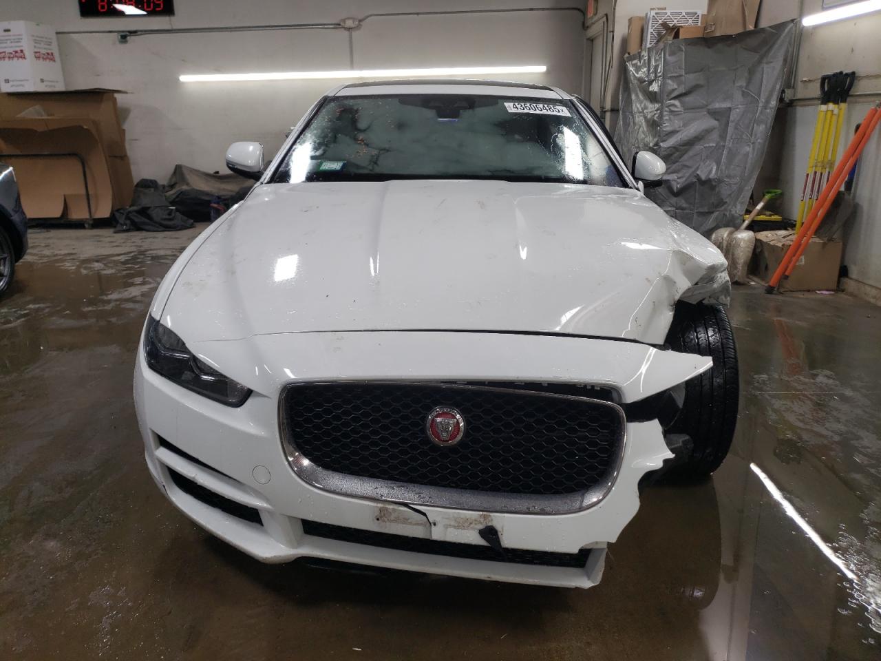 2019 Jaguar XE - Image 5