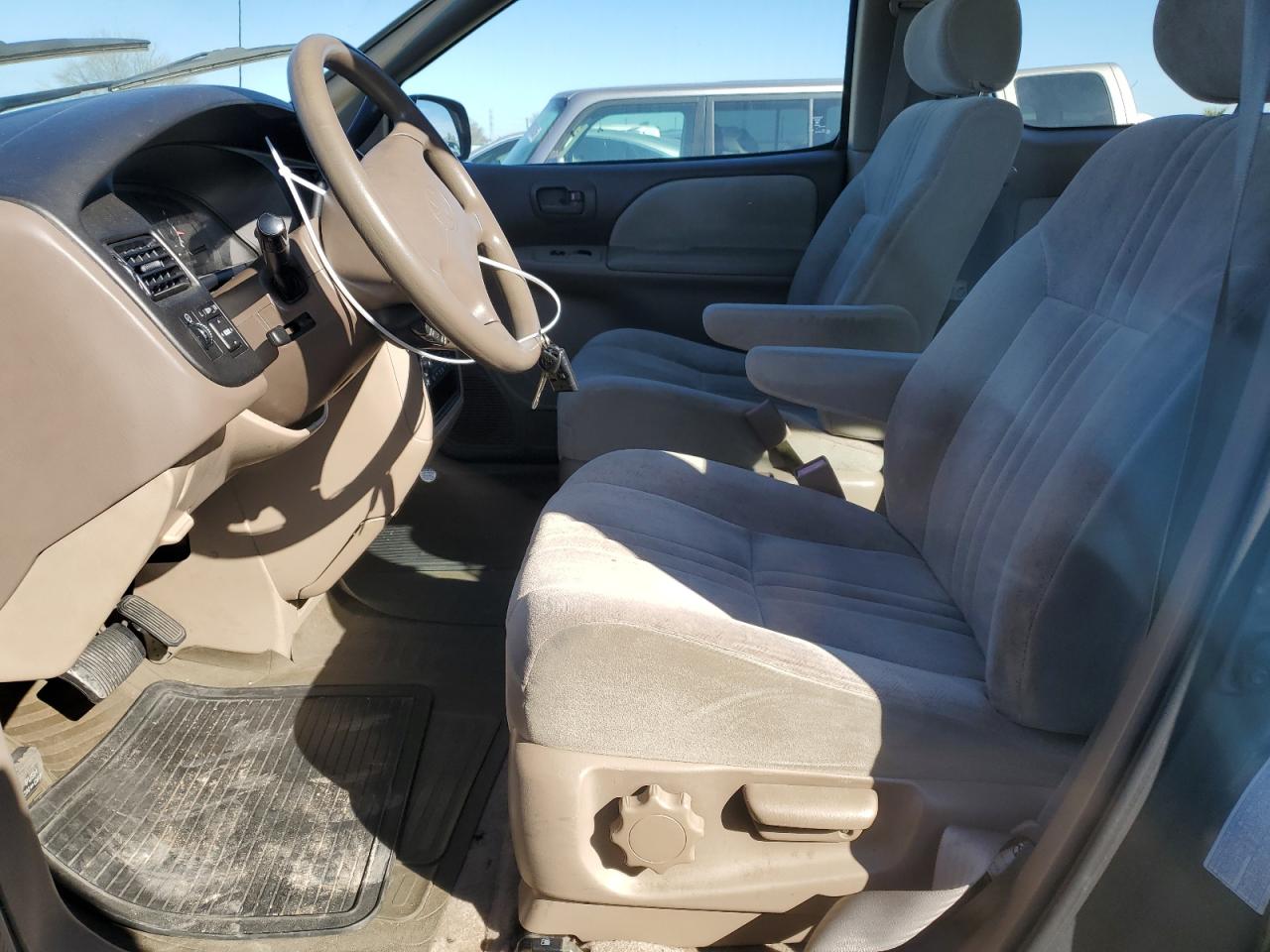 1999 Toyota Sienna - Image 7