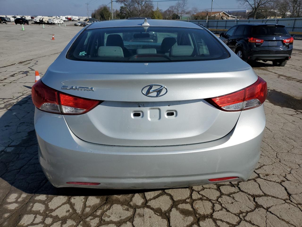 2013 Hyundai Elantra - Image 6