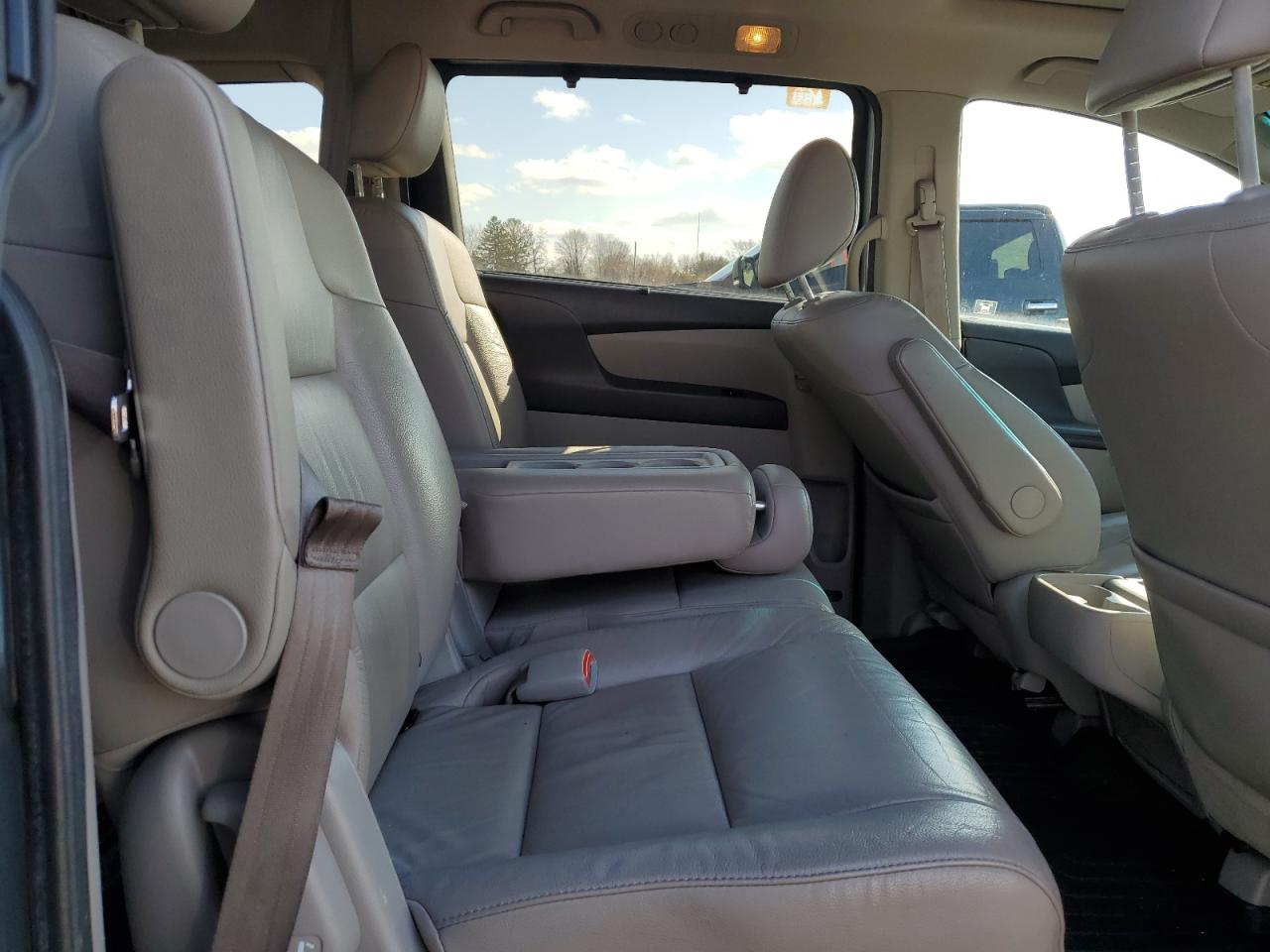 2011 Honda Odyssey - Image 11