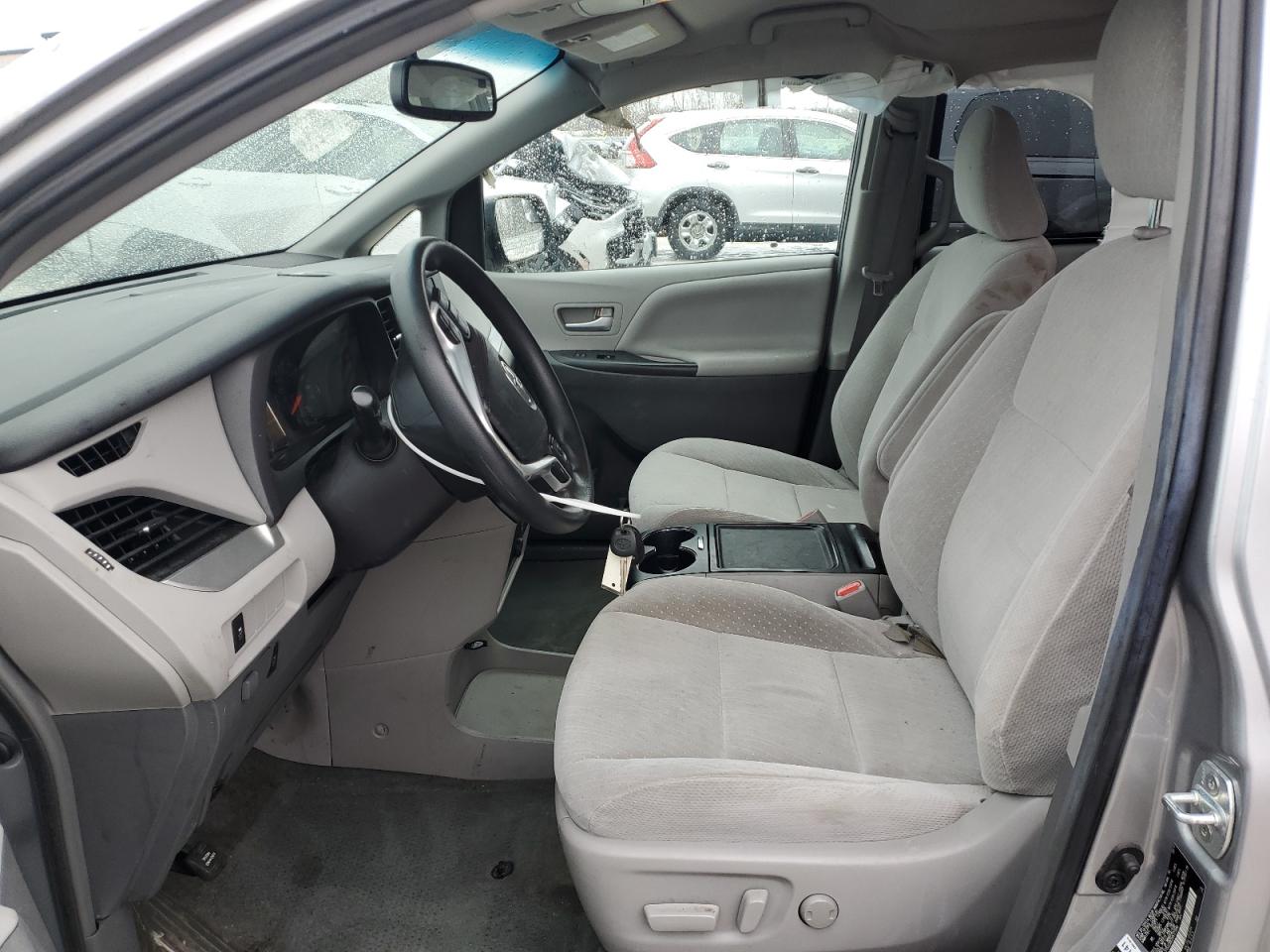2017 Toyota Sienna - Image 7