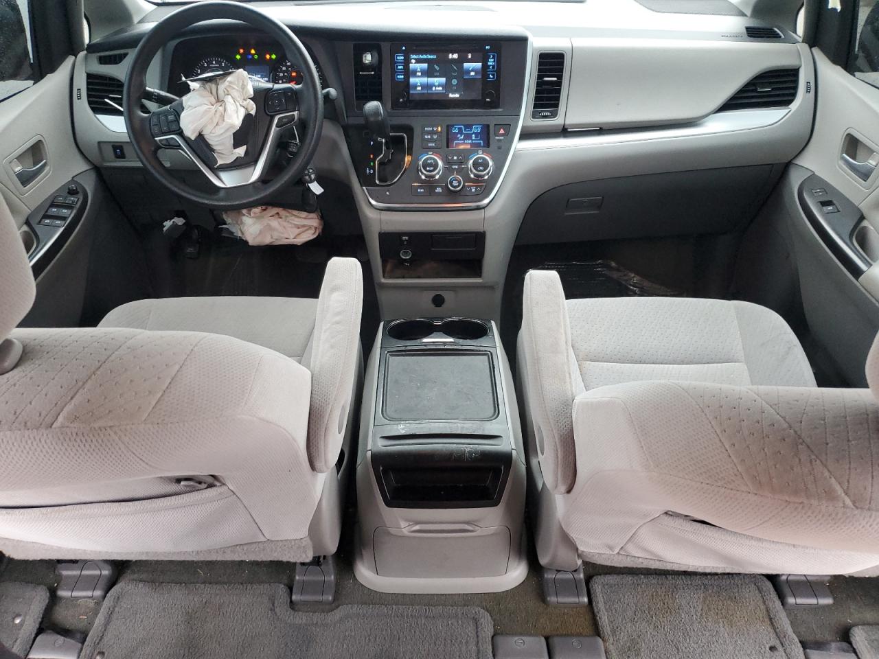 2015 Toyota Sienna - Image 8