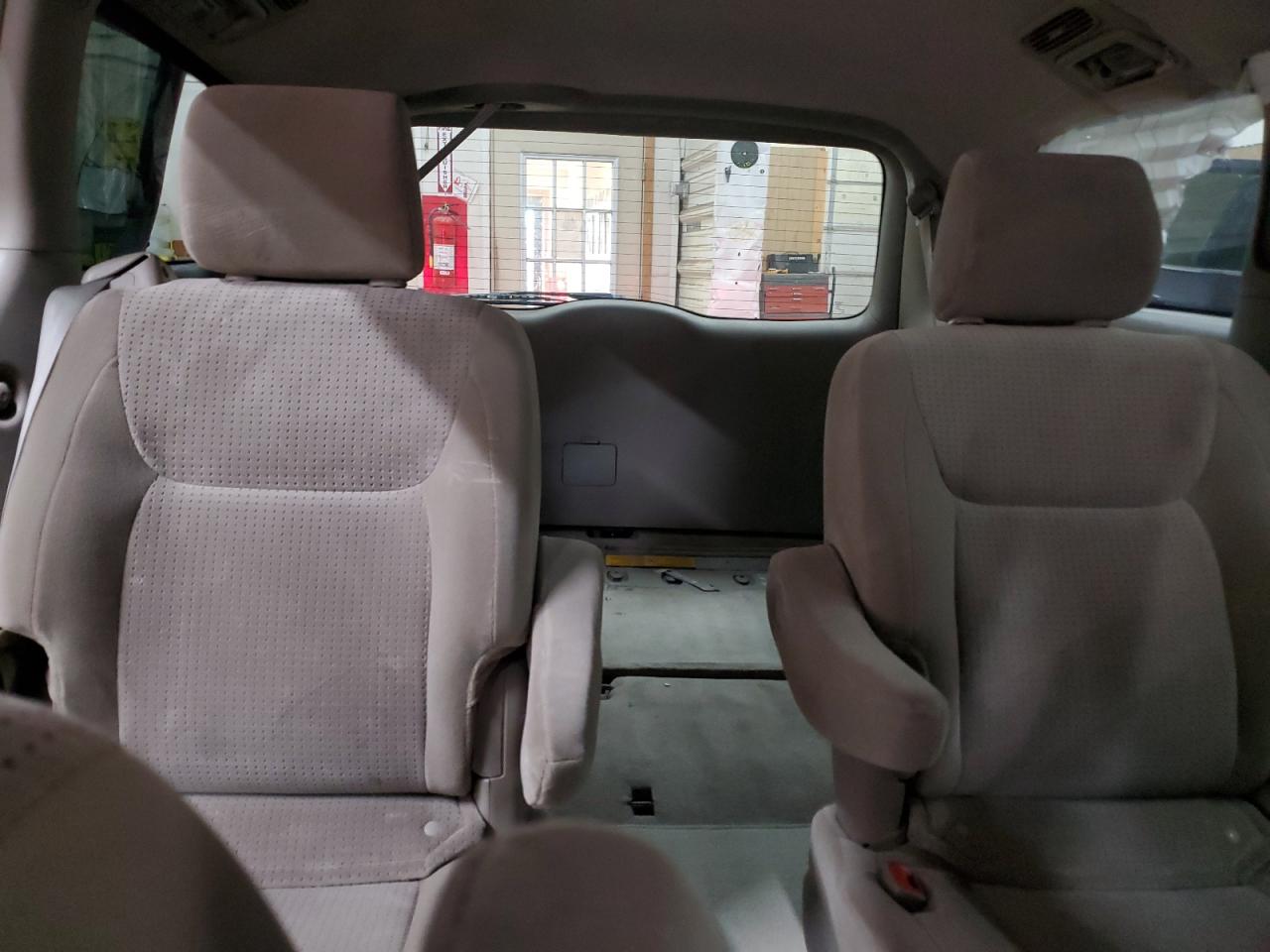 2008 Toyota Sienna - Image 10