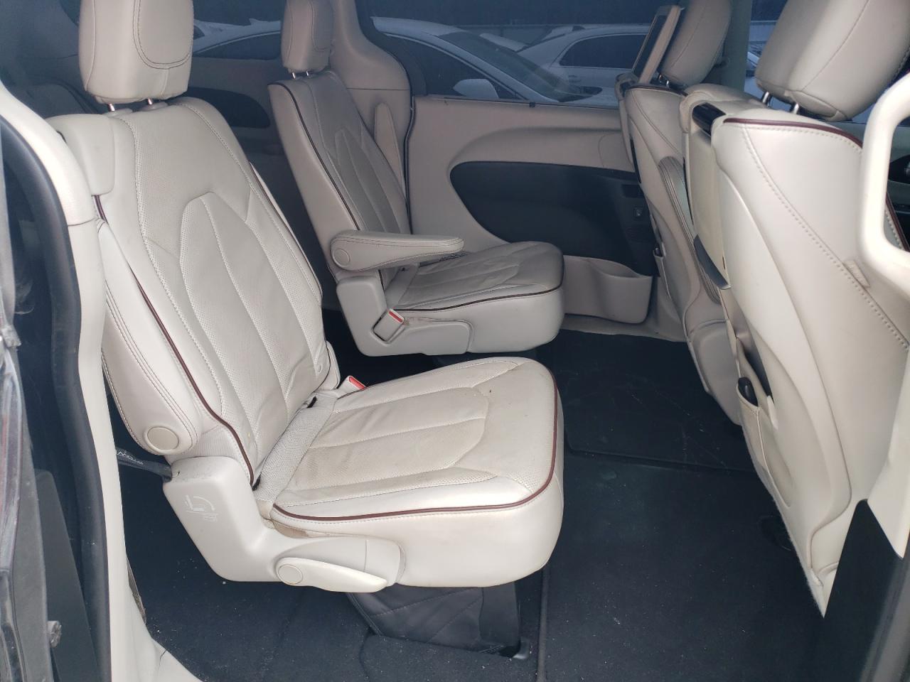 2017 Chrysler Pacifica - Image 11