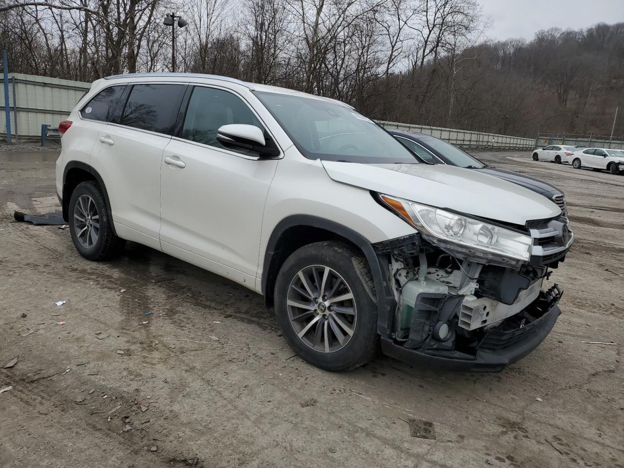 2017 Toyota Highlander - Image 4