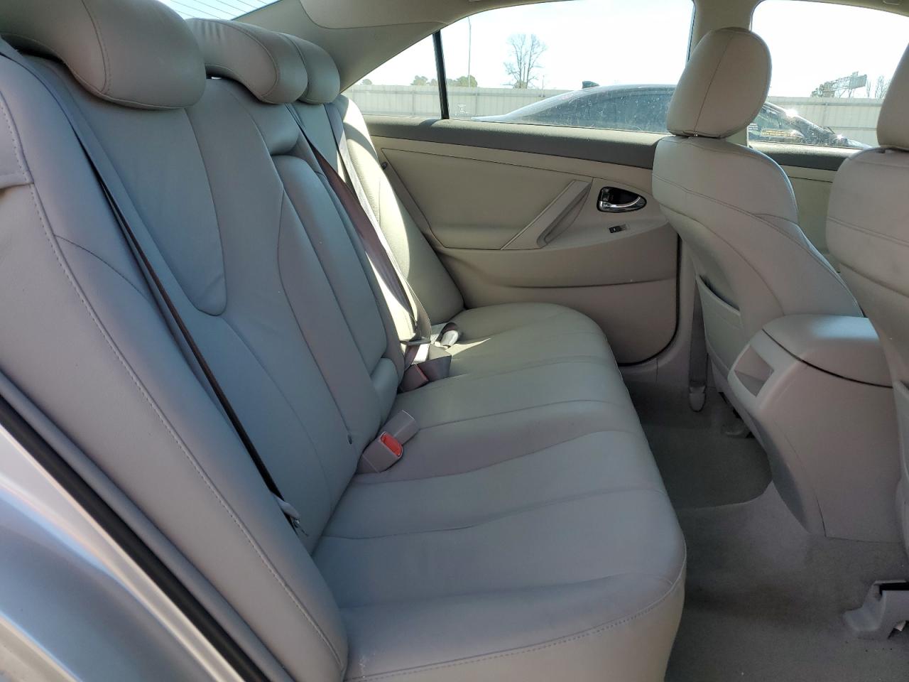 2010 Toyota Camry - Image 11