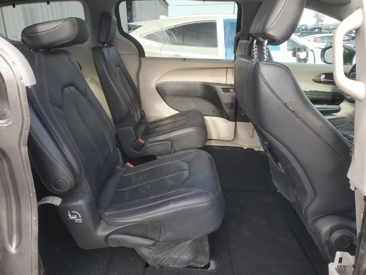 2019 Chrysler Pacifica - Image 11