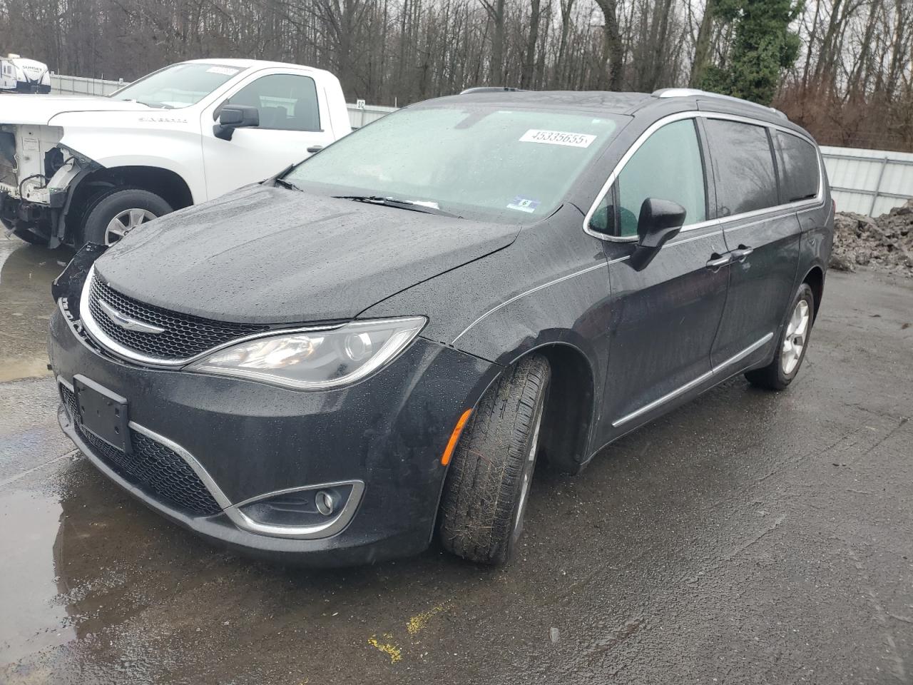 2017 Chrysler Pacifica - Image 1