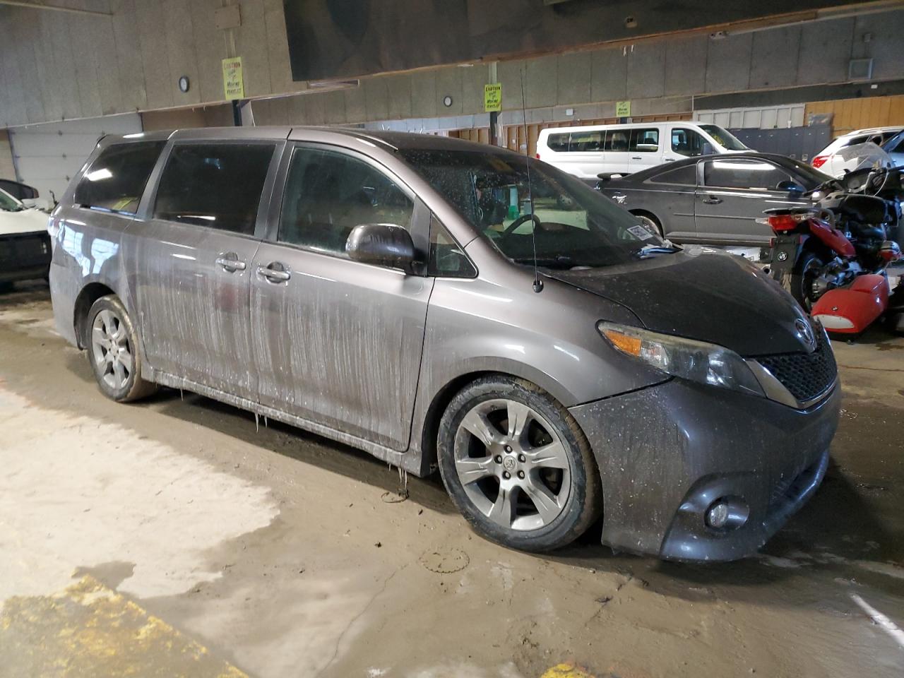 2011 Toyota Sienna - Image 4