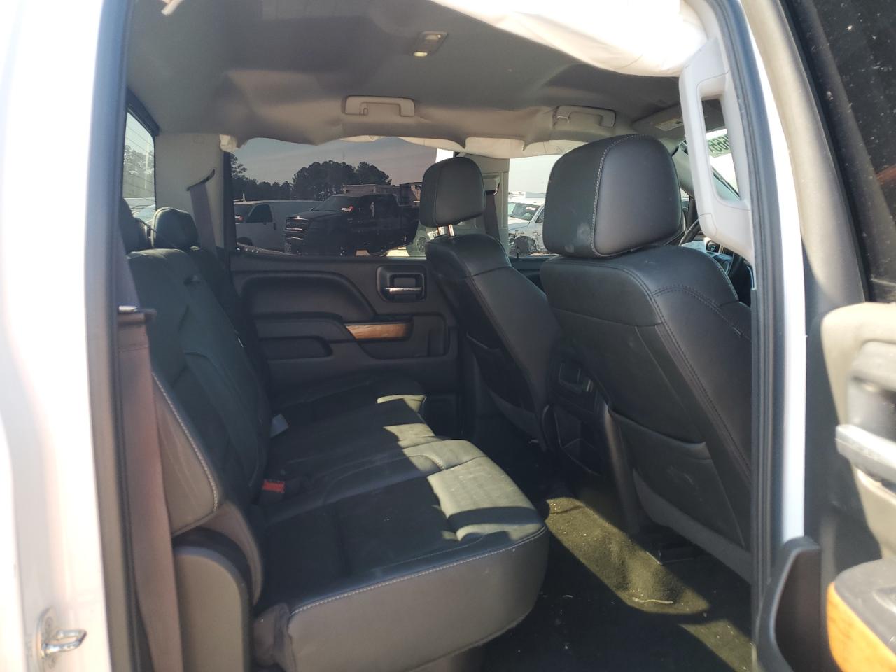 2016 Chevrolet Silverado - Image 10