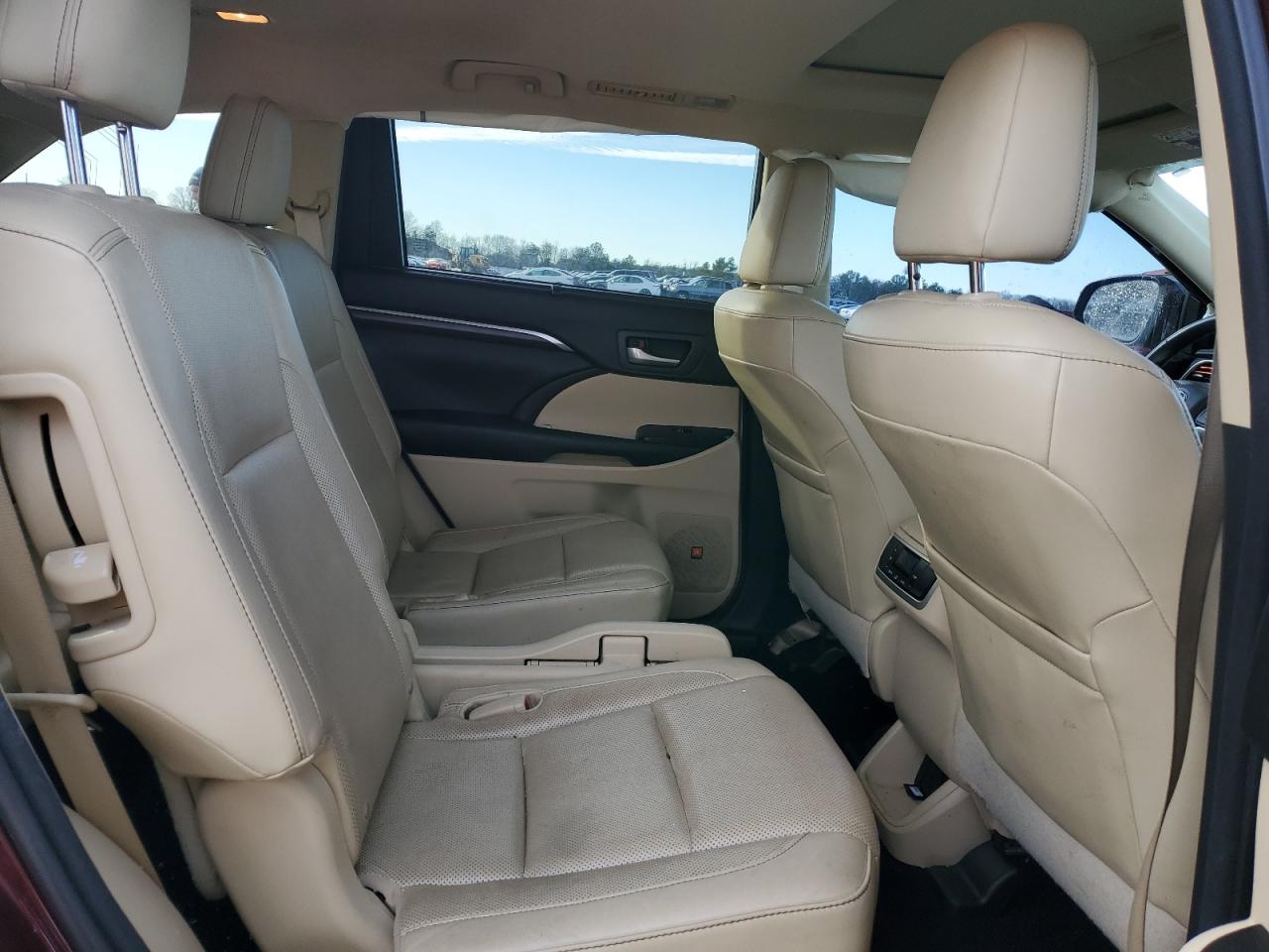 2016 Toyota Highlander - Image 11